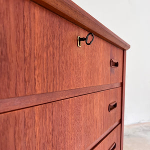 Kommode Teak mit Schloss aus Dänemark