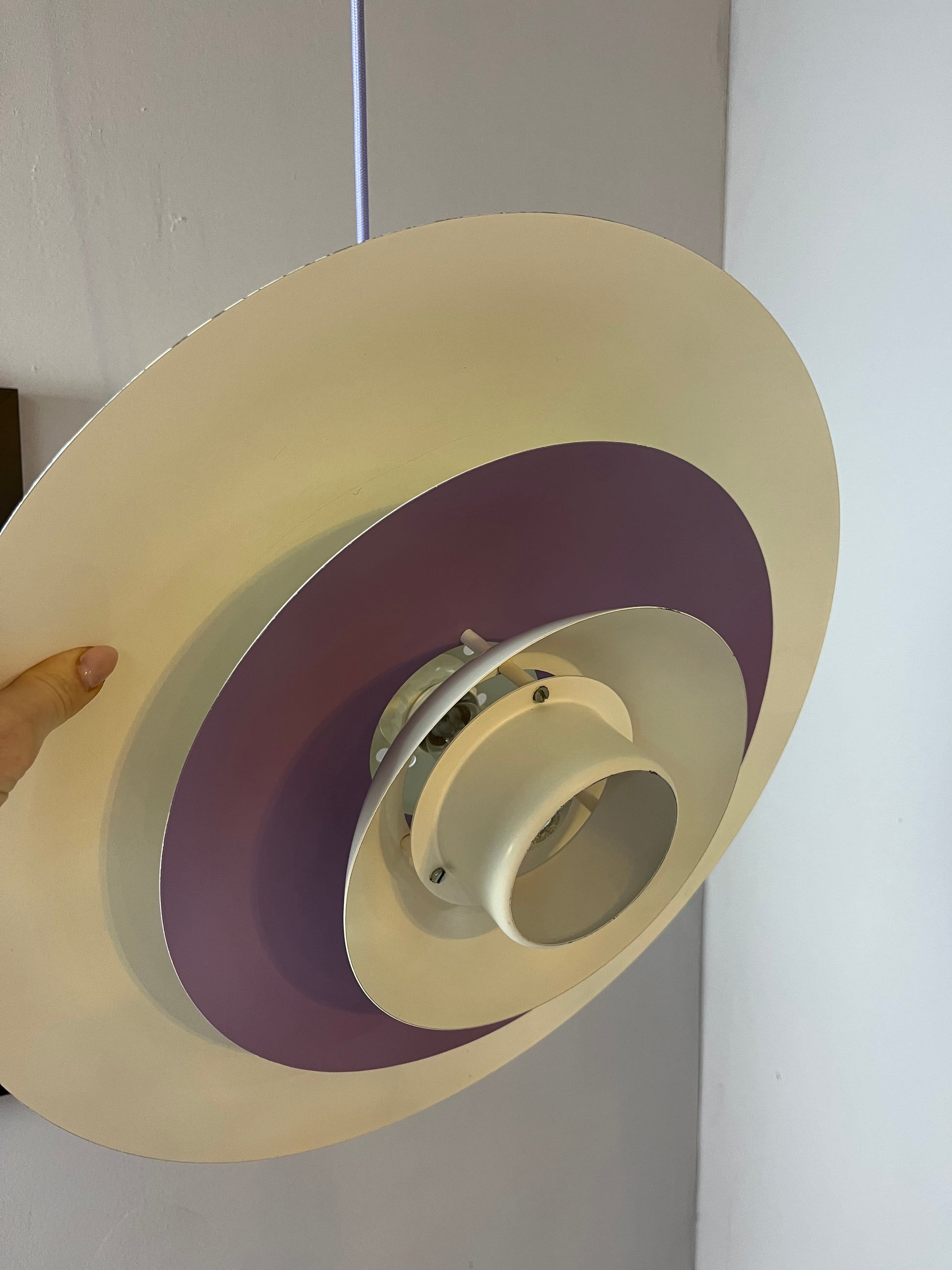 Lamellenlampe weiß lila von Formlight