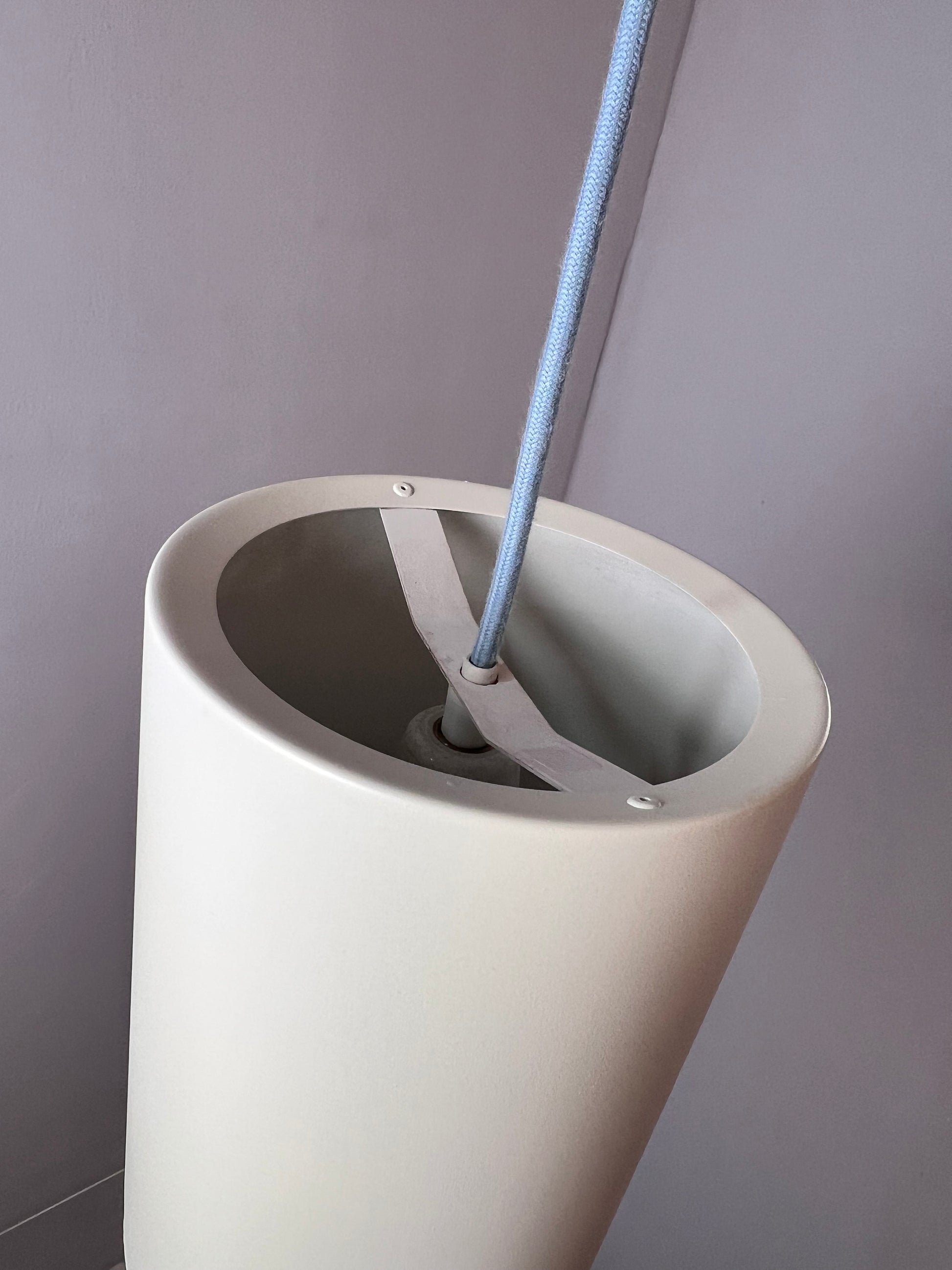 Zylinderlampe weiß neu lackiert von Fog & Mørup