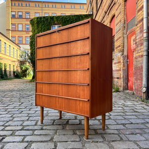 Kommode Teak mit durchgängigen Griffen