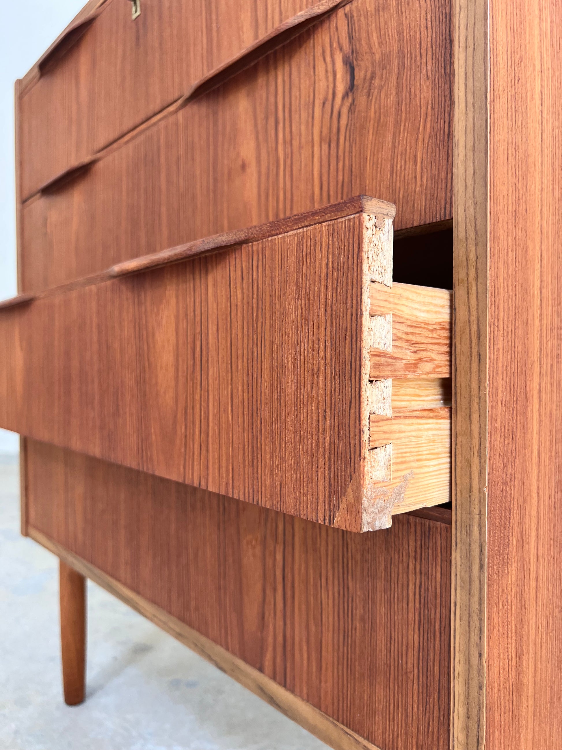 Kommode Teak mit Schloss aus Dänemark