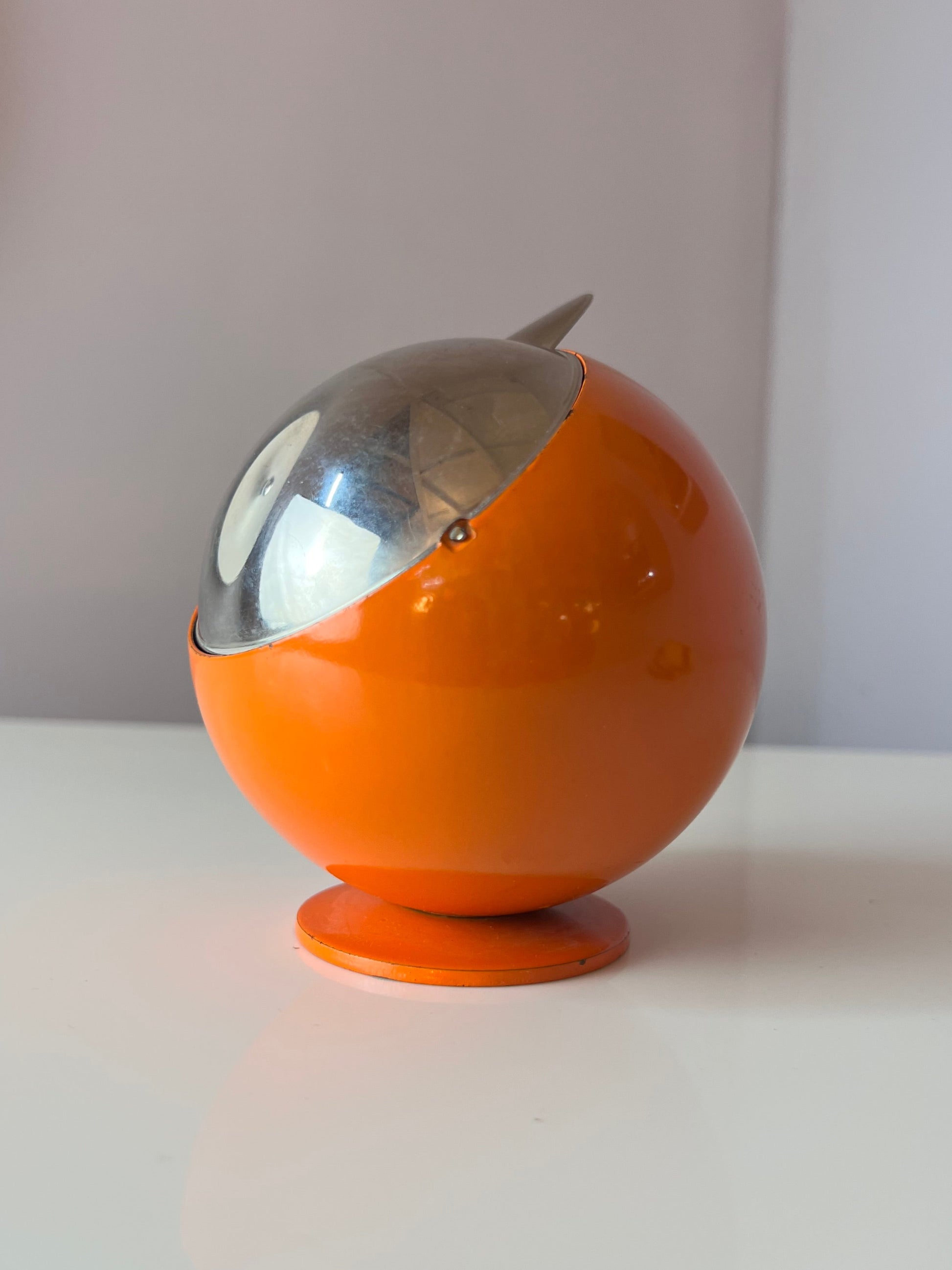 Kugelaschenbecher orange Chrom von Quist