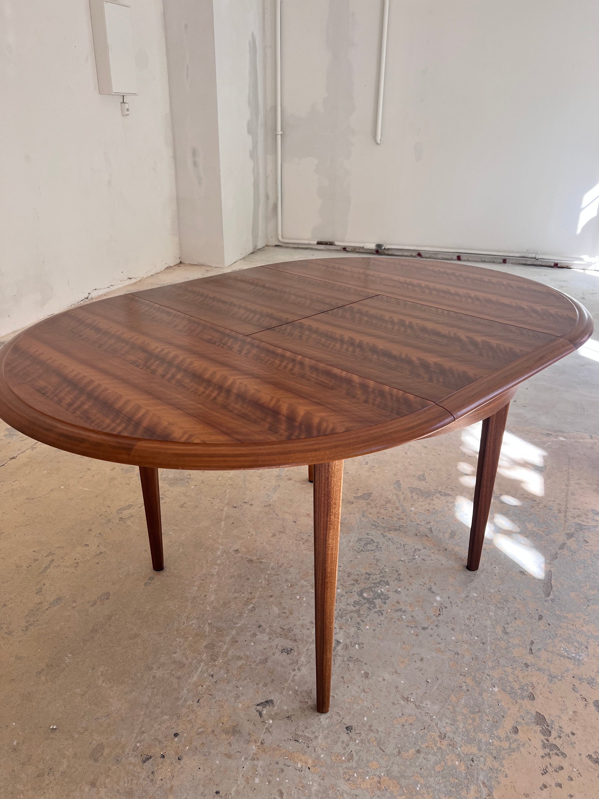 Runder Esstisch Teak mit Butterfly Auszug von Kondor