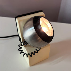 Tischlampe weiß silber mit Kugelkopf von Osram