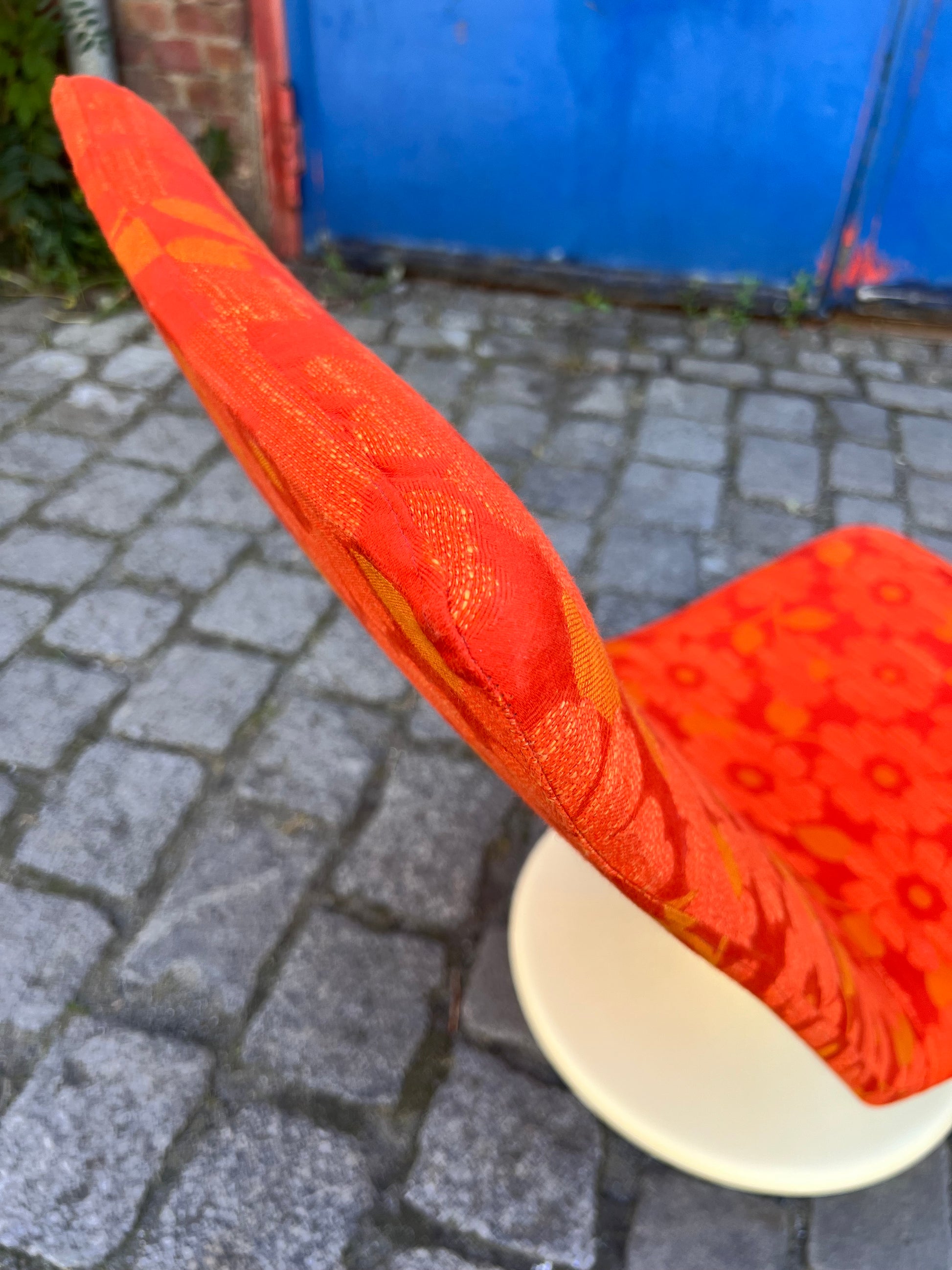 Sessel mit Tulpenfuß orange creme 70er