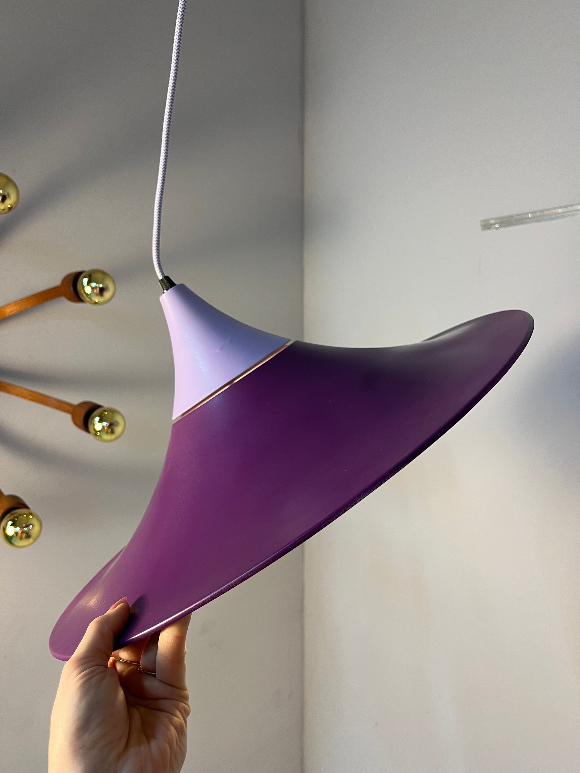 Trichterlampe lila flieder neu lackiert aus Dänemark