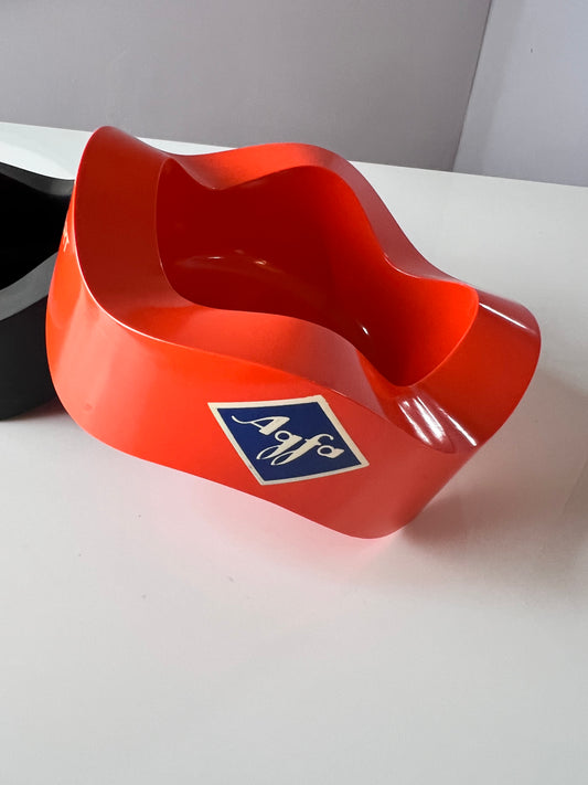 Set: 2 Aschenbecher schwarz rot von Walter Zeischegg für Helit