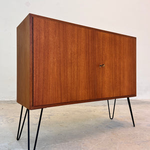 Schrank Teak auf Hairpinlegs