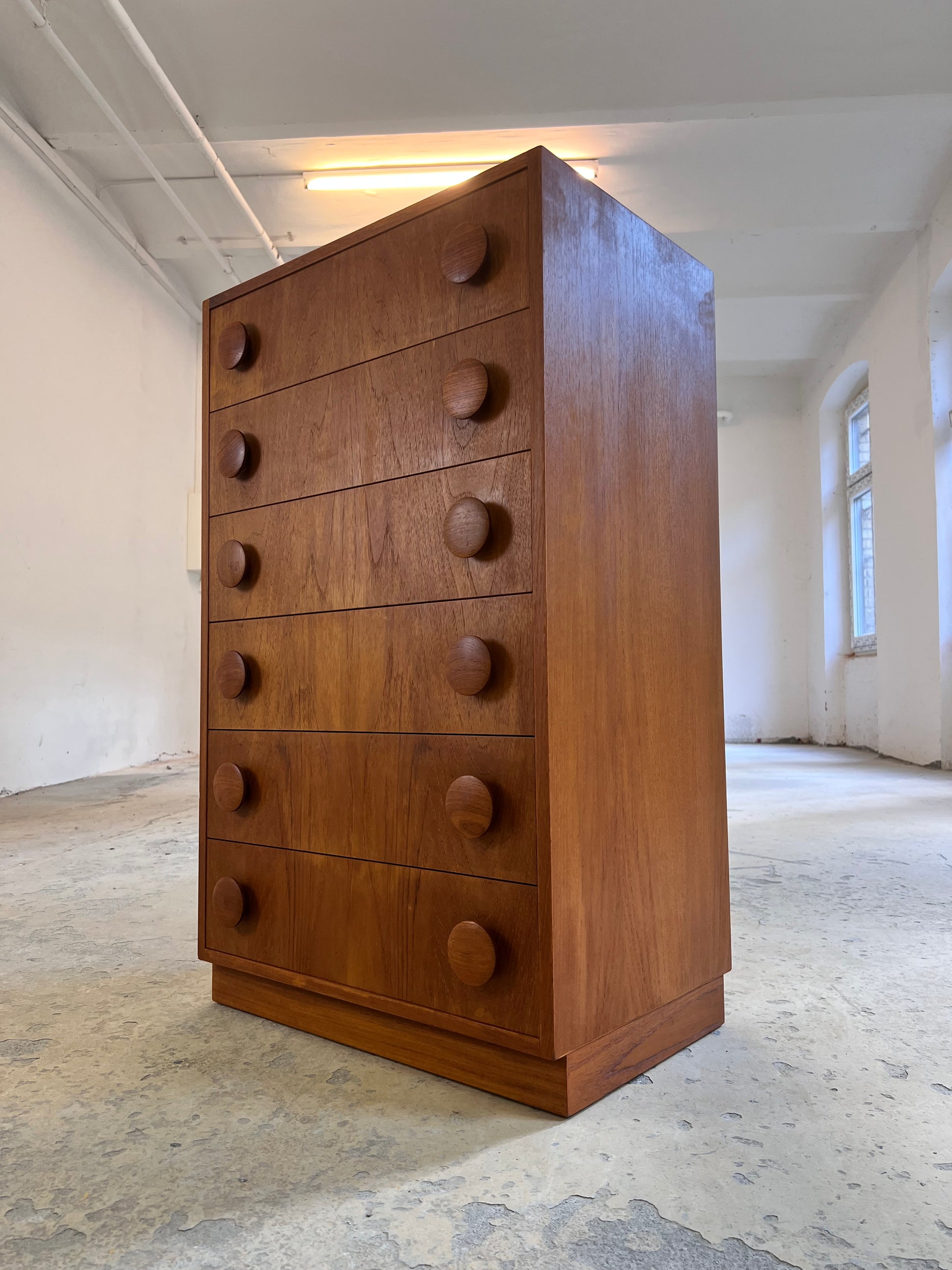 Kommode Teak mit runden Griffen aus Dänemark