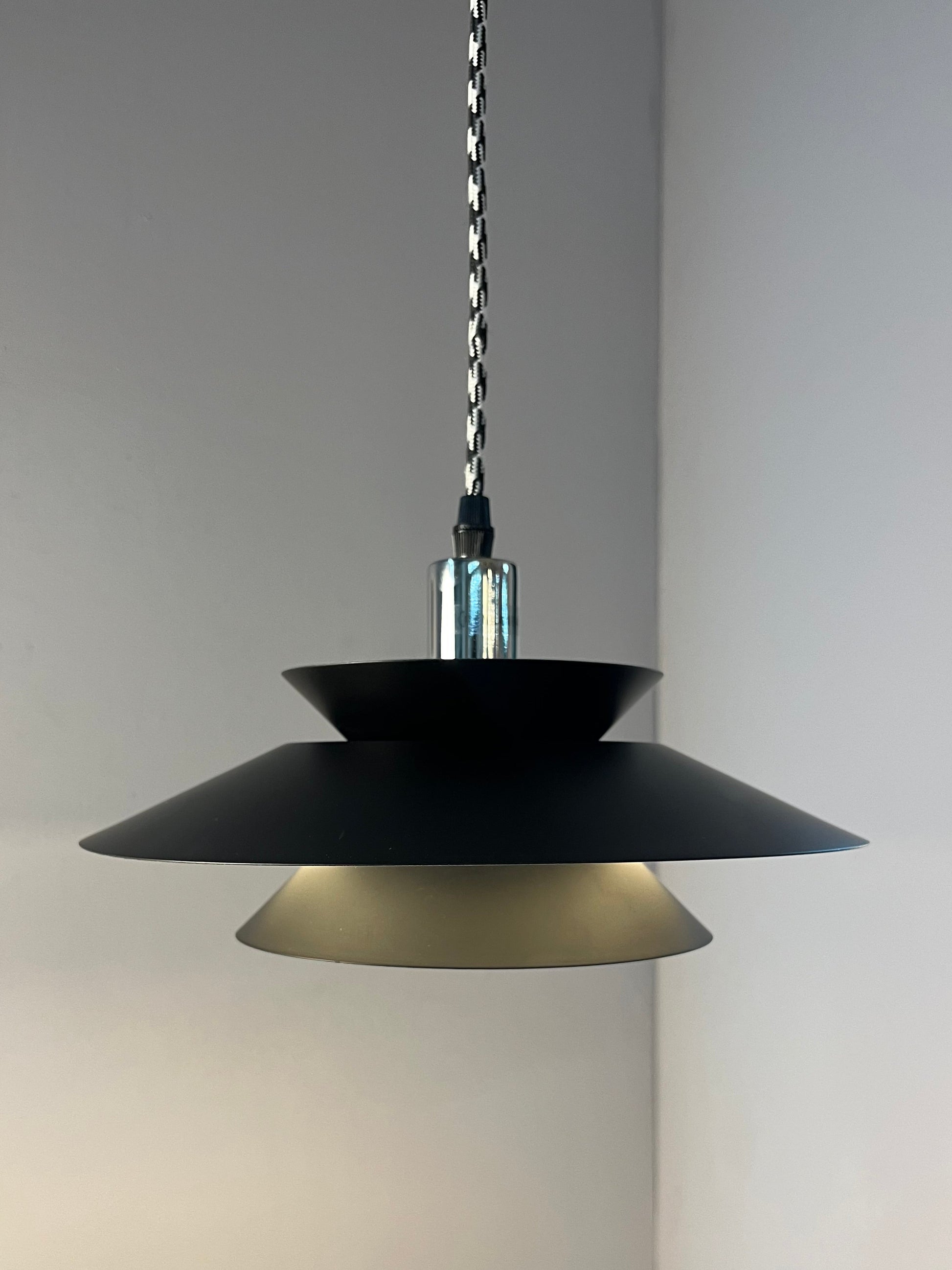 Lamellenlampe schwarz aus Dänemark