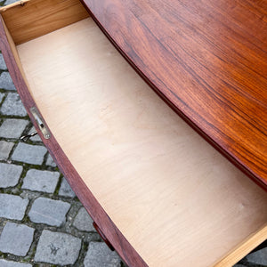 Kommode Teak mit gerundeter Front aus Dänemark