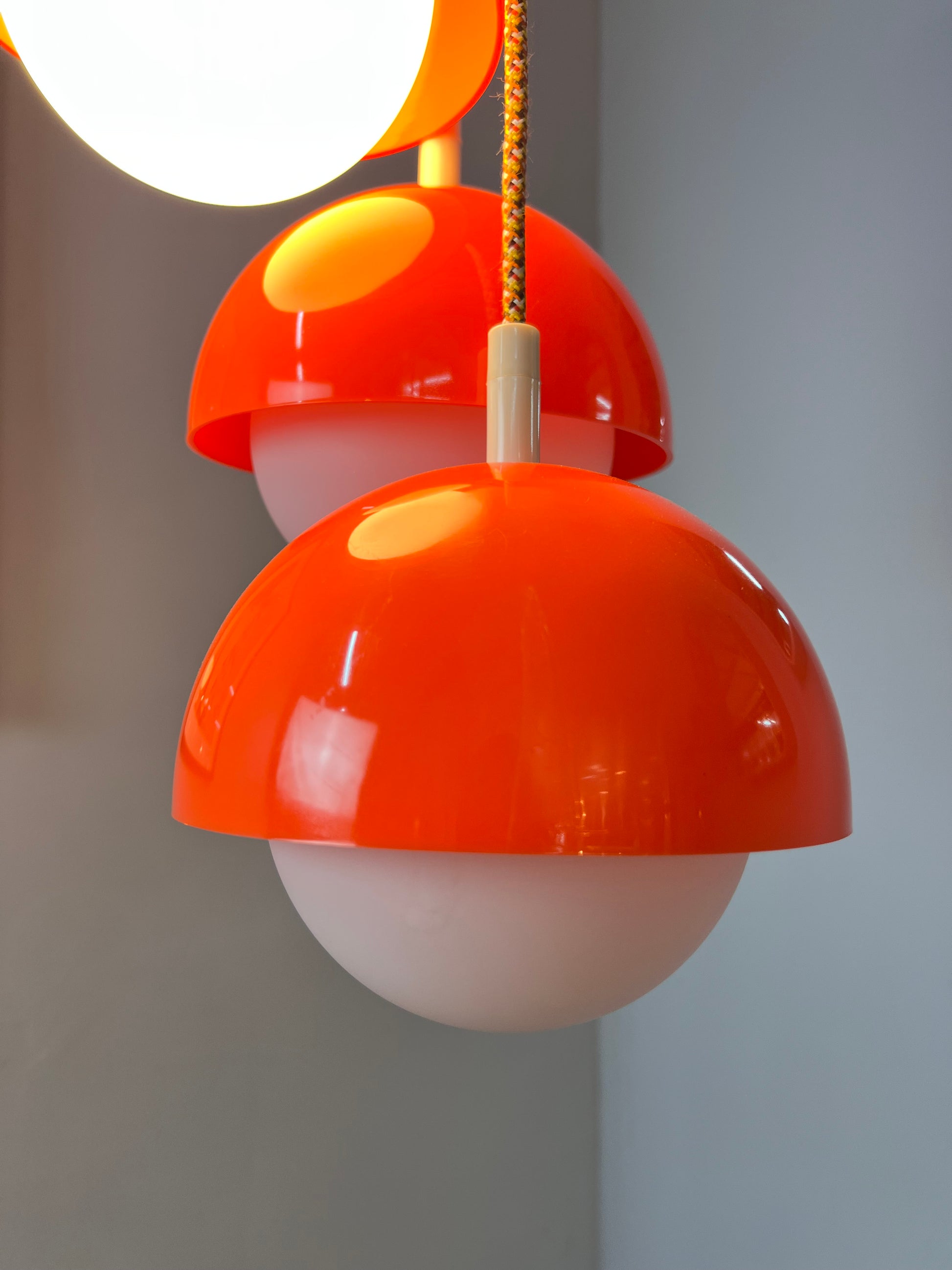 Hängelampe rot weiß Opalglas Kunststoff