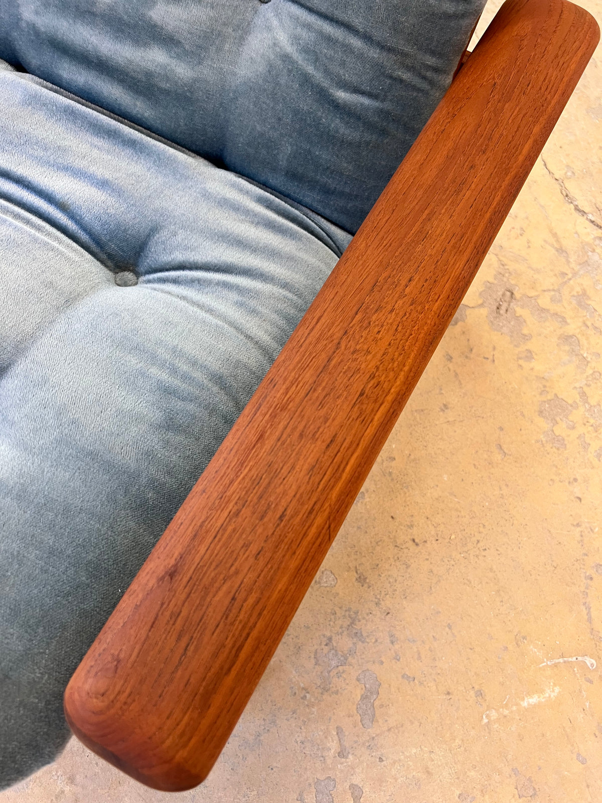 Sessel Loungechair blauer Samt und Teak