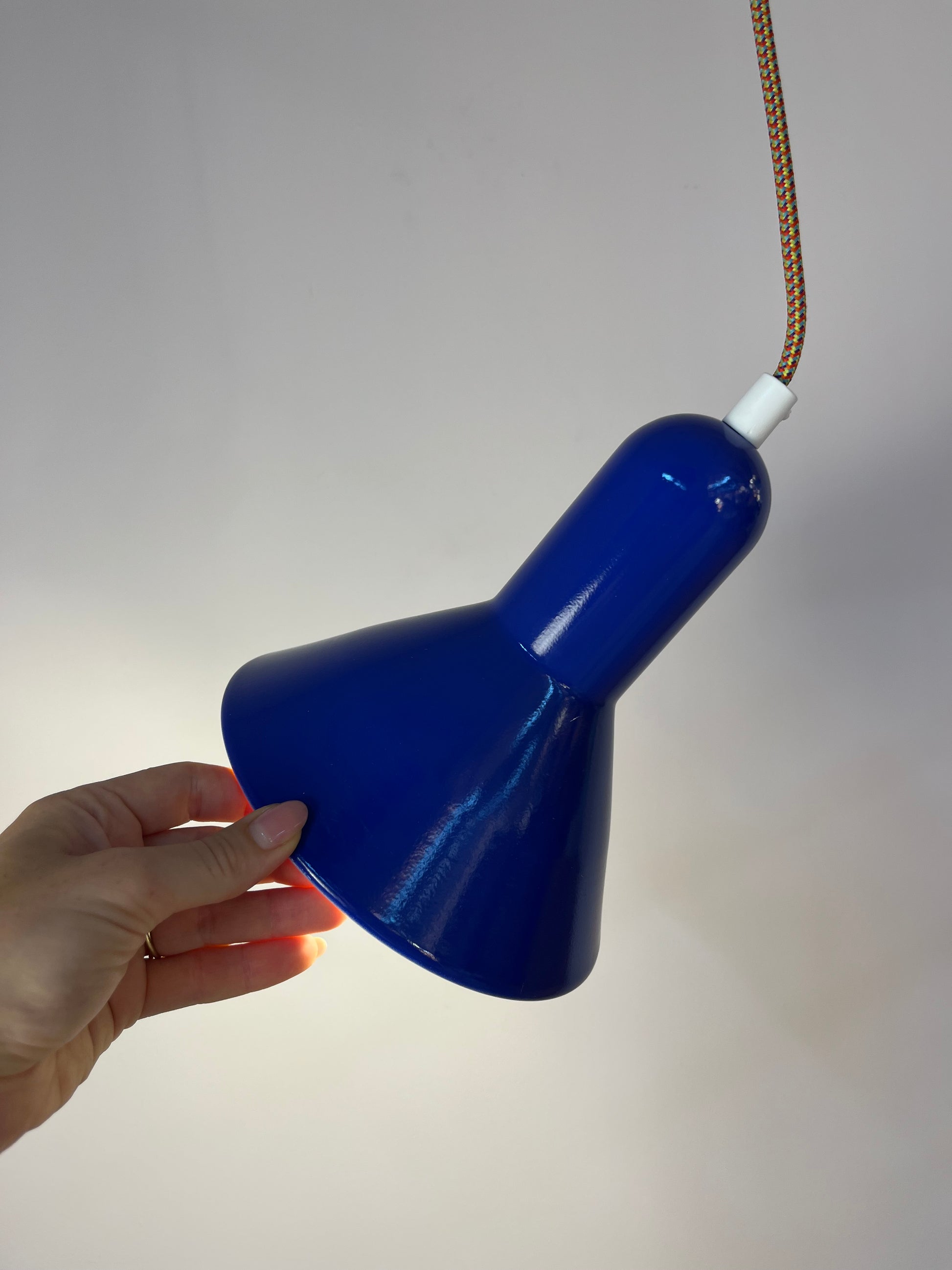 Trichterlampe Typ 4995 königsblau von Lyfa