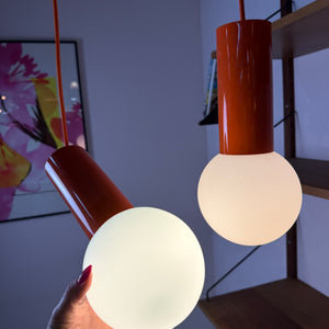 Set: 2x Hängelampe orange mit Opalglas Globus
