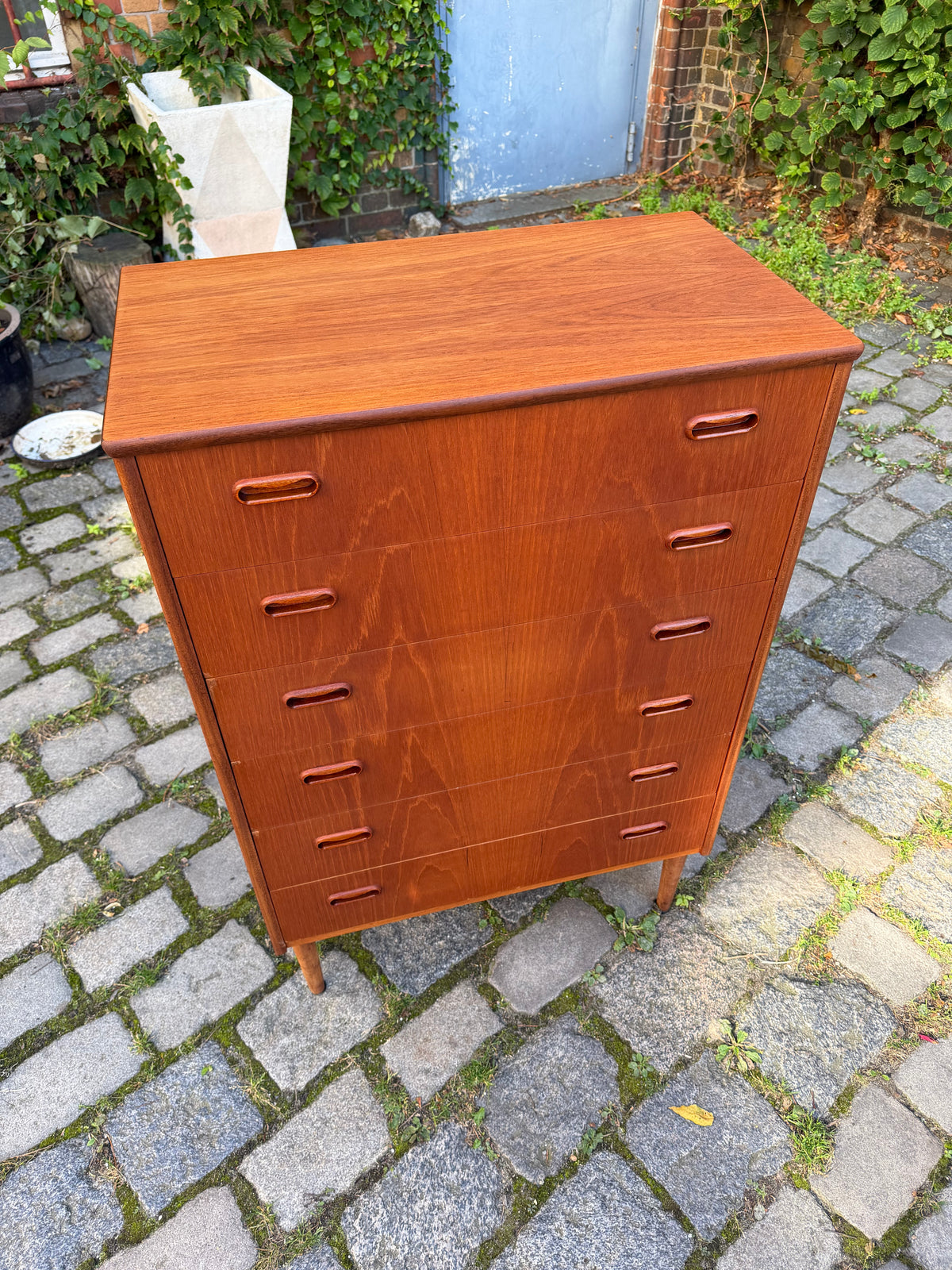 Kommode Teak mit Griffmulden von Kværndrup Møbelfabrik