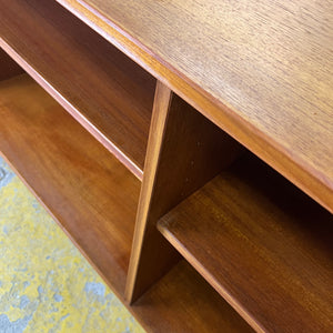 Regal Teak auf Hairpinlegs von rt Möbel