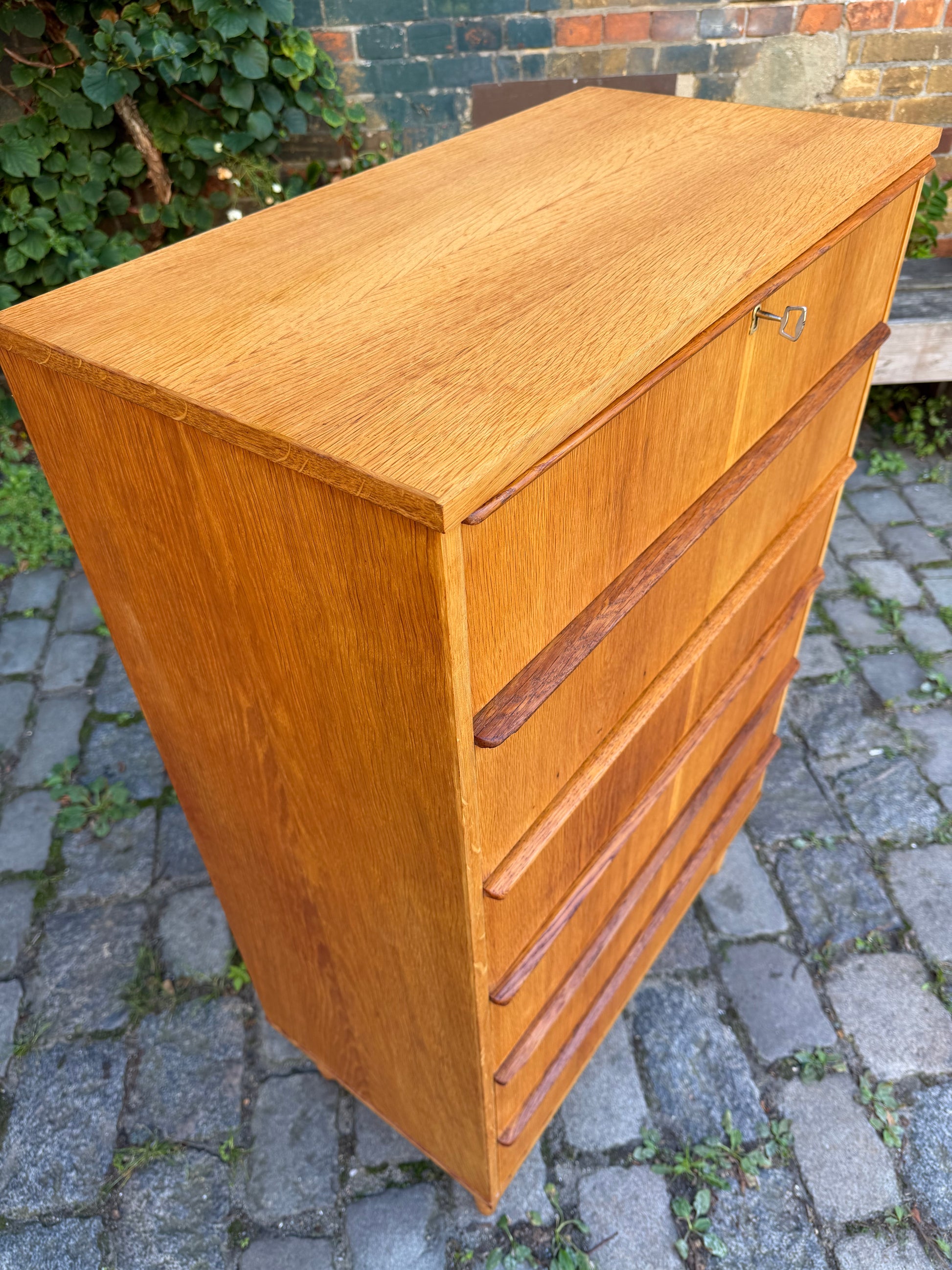 Tallboy Kommode Eiche mit Schloss aus Dänemark