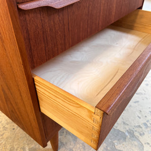 Kommode Teak mit Holz- & Messinggriffen aus Dänemark