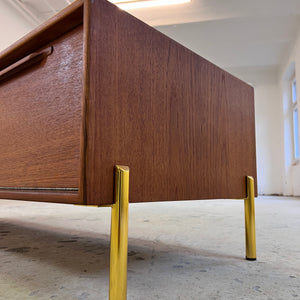 Lowboard Teak mit neuen Metallbeinen von rt Möbel