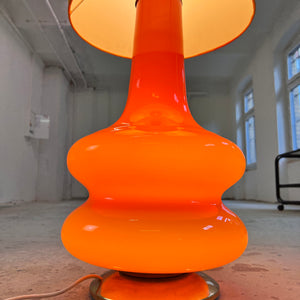 Stehlampe orange mit leuchtendem Glasfuß und 70er Schirm von Pako