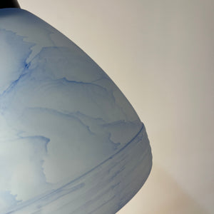 Hängelampe blau weiß marmoriert Glas