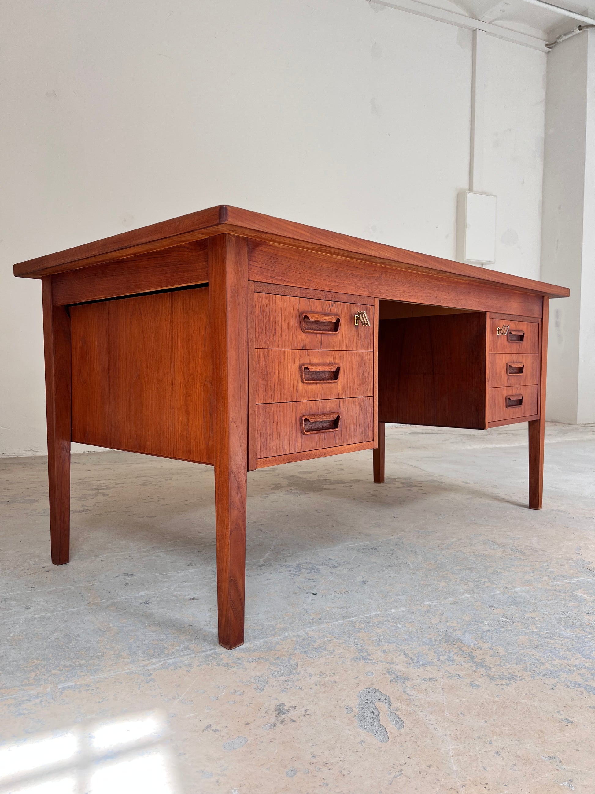 Freistehender Schreibtisch Teak aus Dänemark Sigh & Søns Møbler