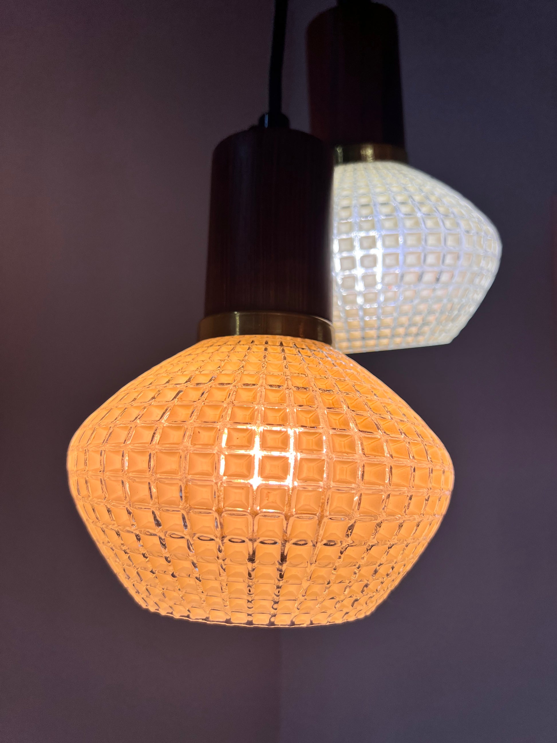 Hängelampe Strukturglas & Teak aus Dänemark