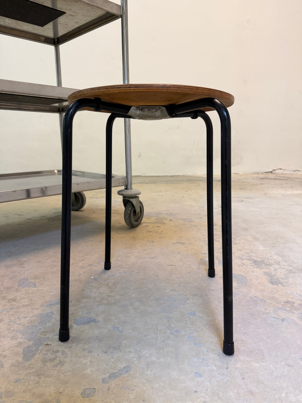 Dot Hocker schwarz Teak von Arne Jacobsen für Fritz Hansen