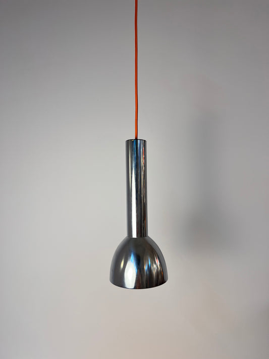 Spotlampe Chrom mit orangem Akzentschirm