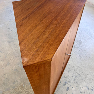 Eckschrank Teak mit Schloss aus Dänemark