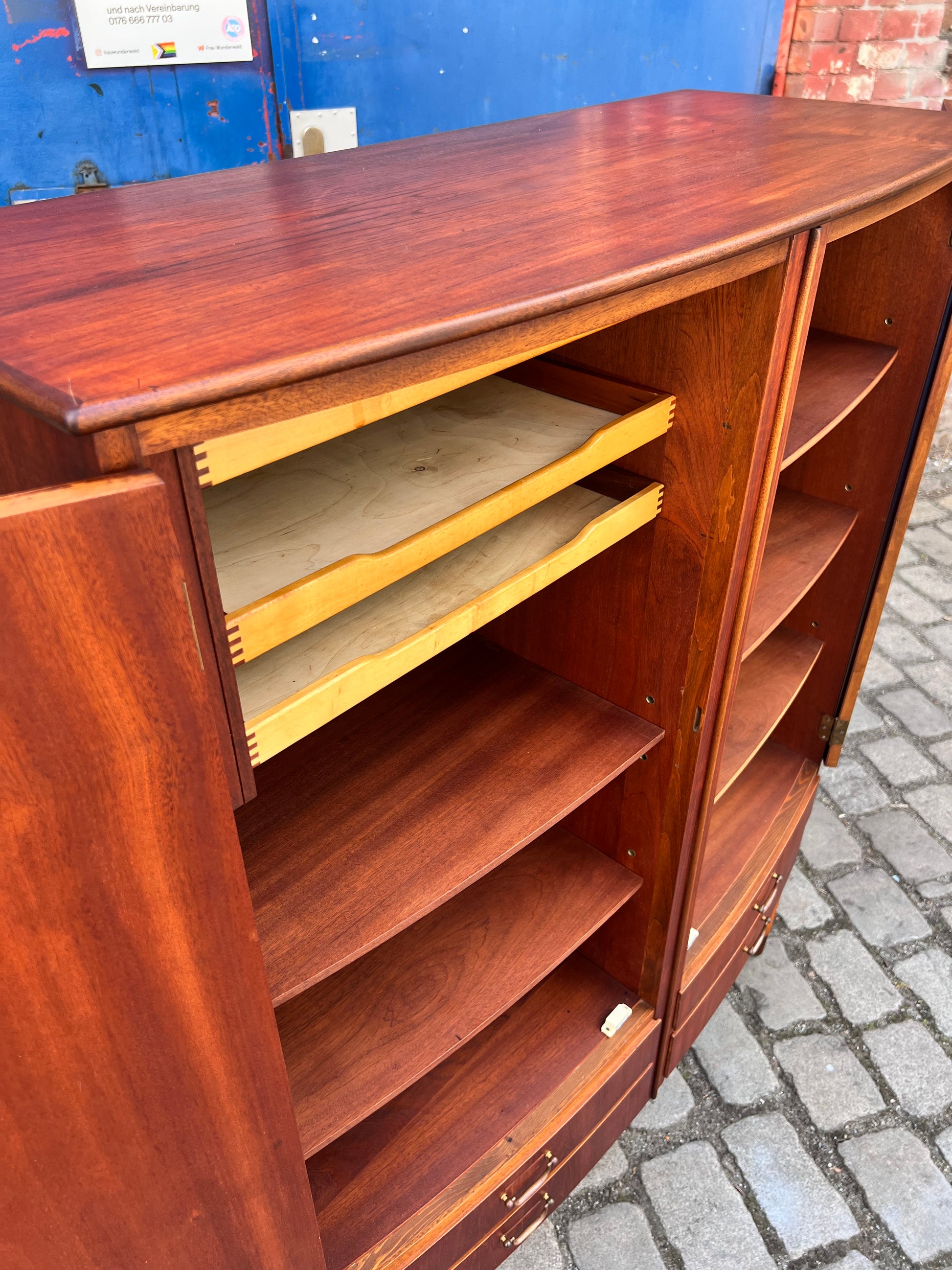 Schrank halbrund Teak aus Dänemark