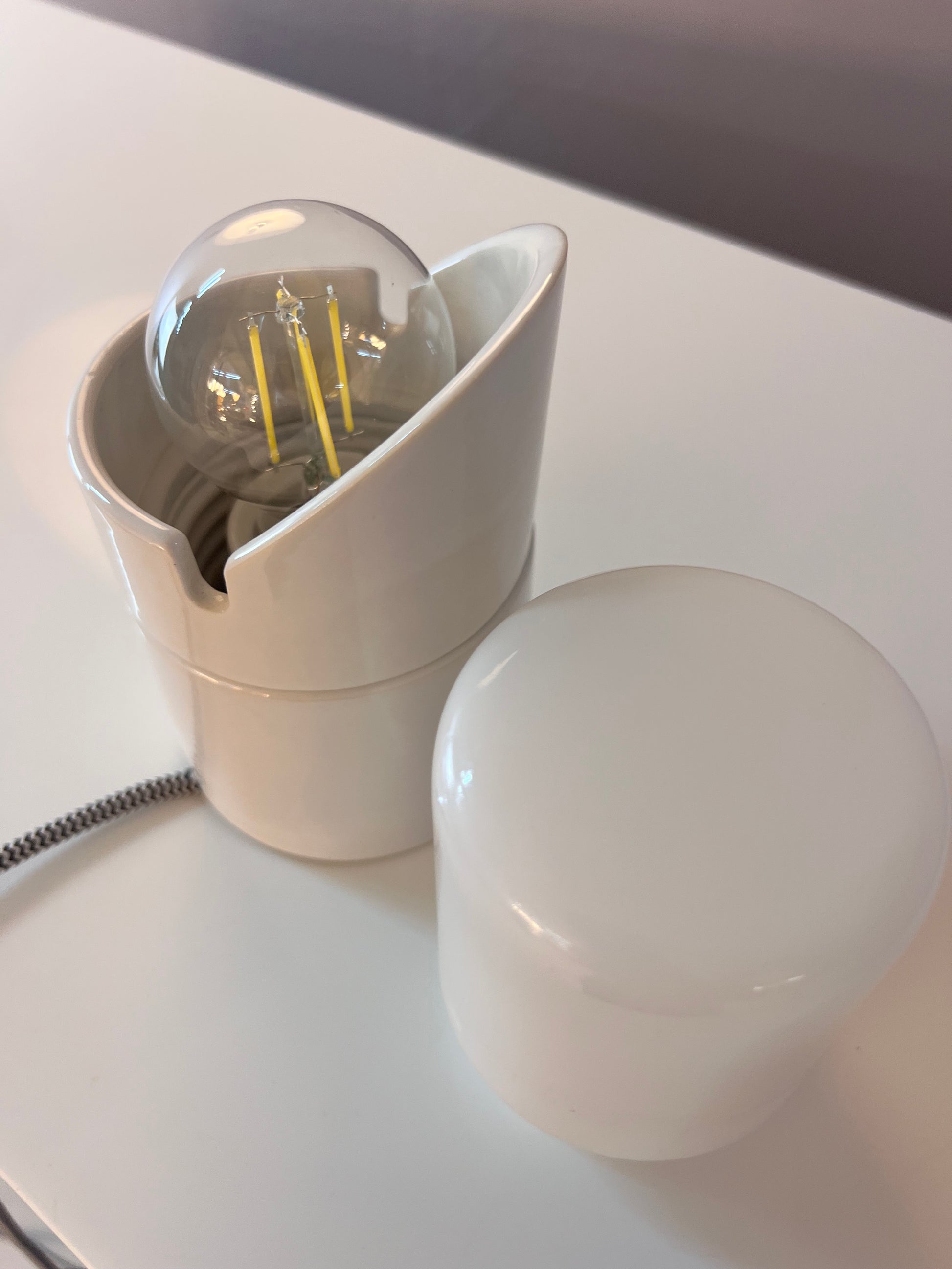 Wand-oder Tischlampe Modell 6050 weiß von Sigvard Bernadotte für Ifö