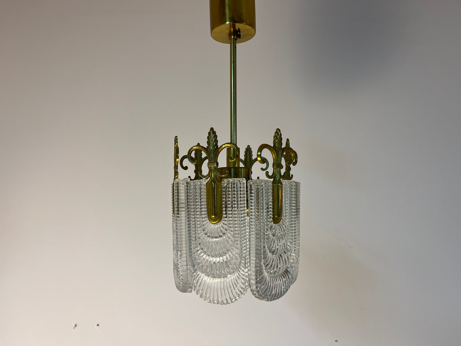 Kleiner Lilien Kronleuchter Glas Messing aus Deutschland