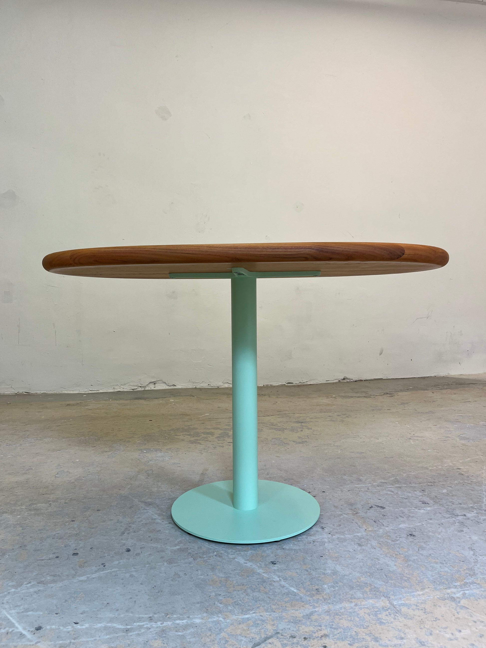 Ovaler Esstisch Teak mit neuem Tischgestell Glostrup