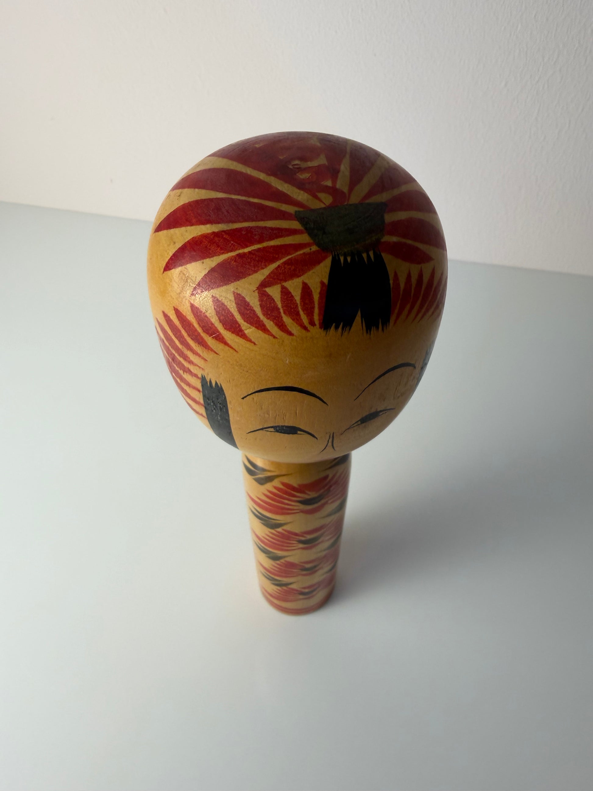 Japanische Kokeshi Holzfigur handbemalt