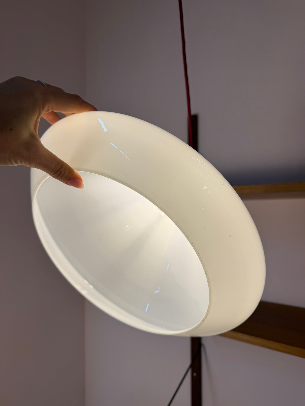 Hängelampe weiß Glas mit Messing aus Dänemark