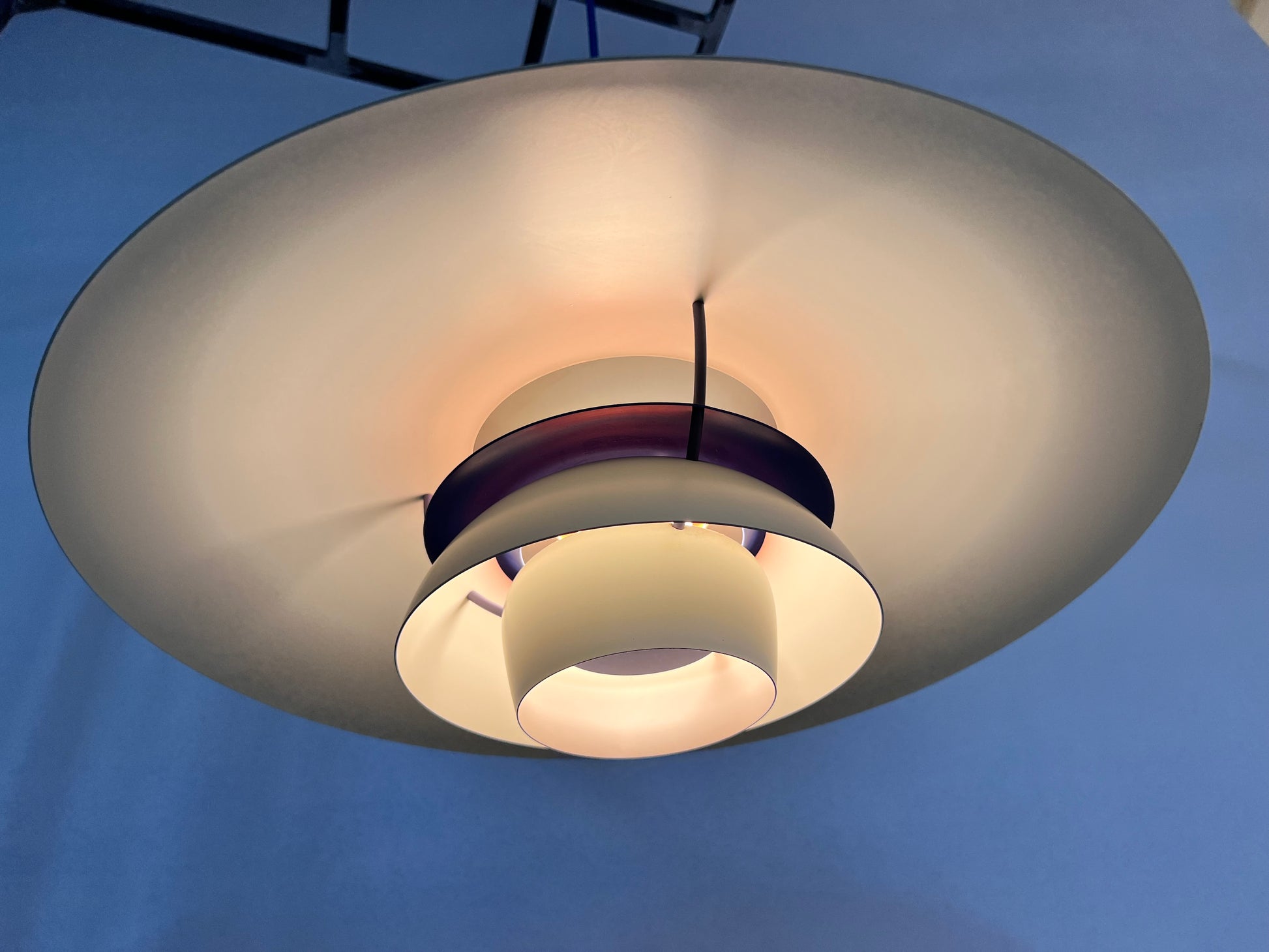 Lamellenlampe PH5 weiß blau von Poul Henningsen für Louis Poulsen