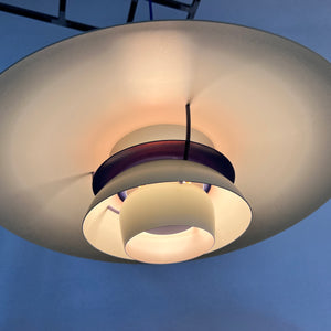 Lamellenlampe PH5 weiß blau von Poul Henningsen für Louis Poulsen