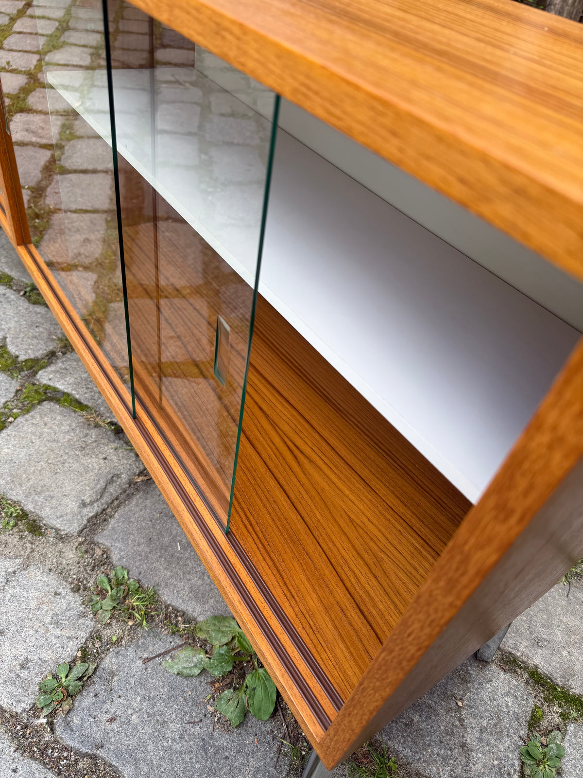 Sideboard Teak mit Vitrine & neuen Chromfüßen