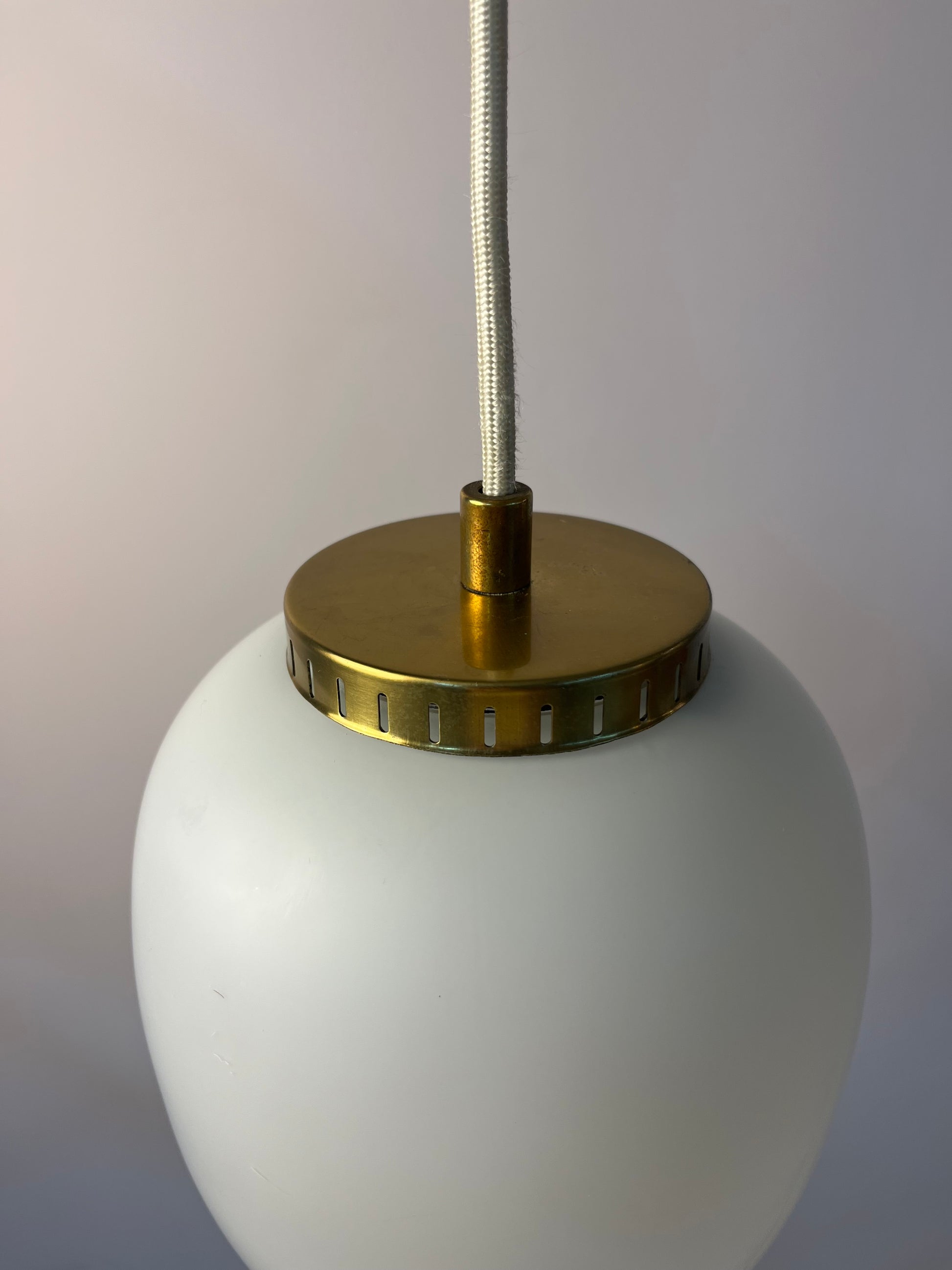 Hängelampe Kina Opalglas Messing von Bent Karlby für Lyfa