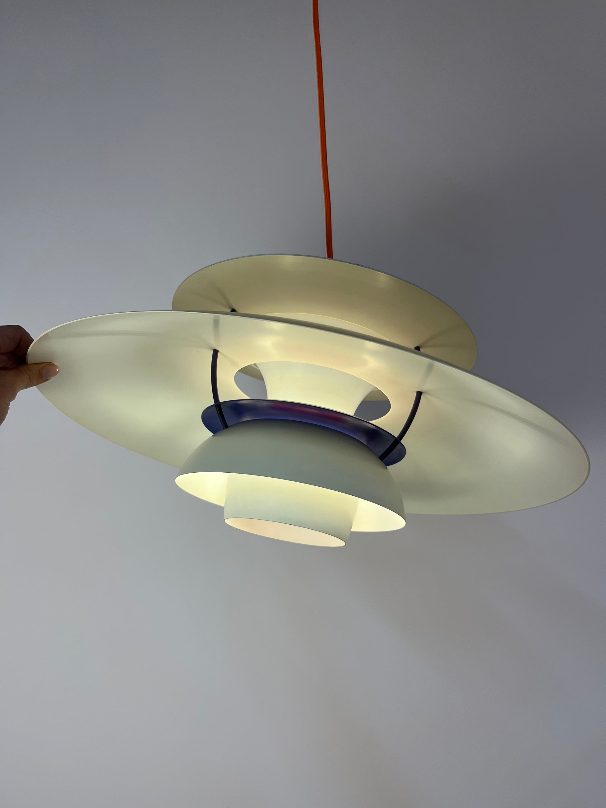 Lamellenlampe PH5 weiß von Poul Henningsen für Louis Poulsen