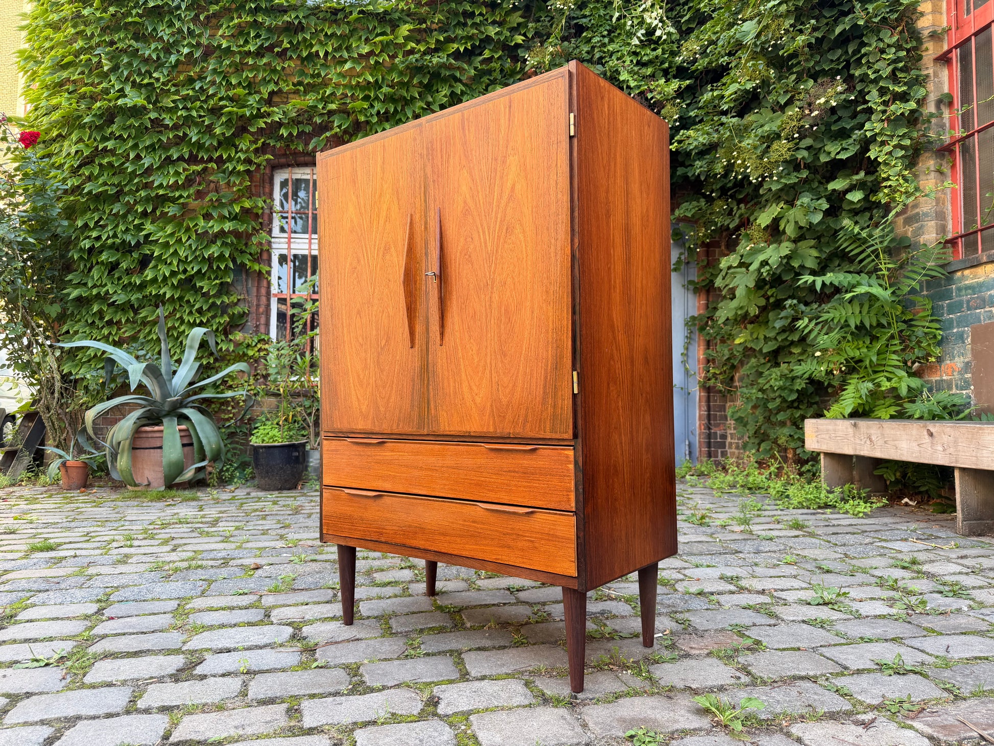 Kommodenschrank mit Flügeltüren & Schloss aus Dänemark