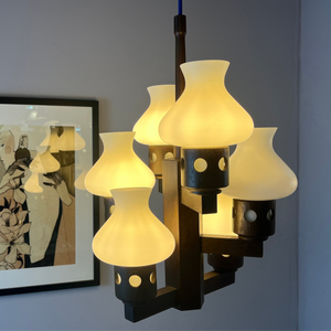 Kronleuchter dunkelbraun weiß Holz Opalglas von Vitrika