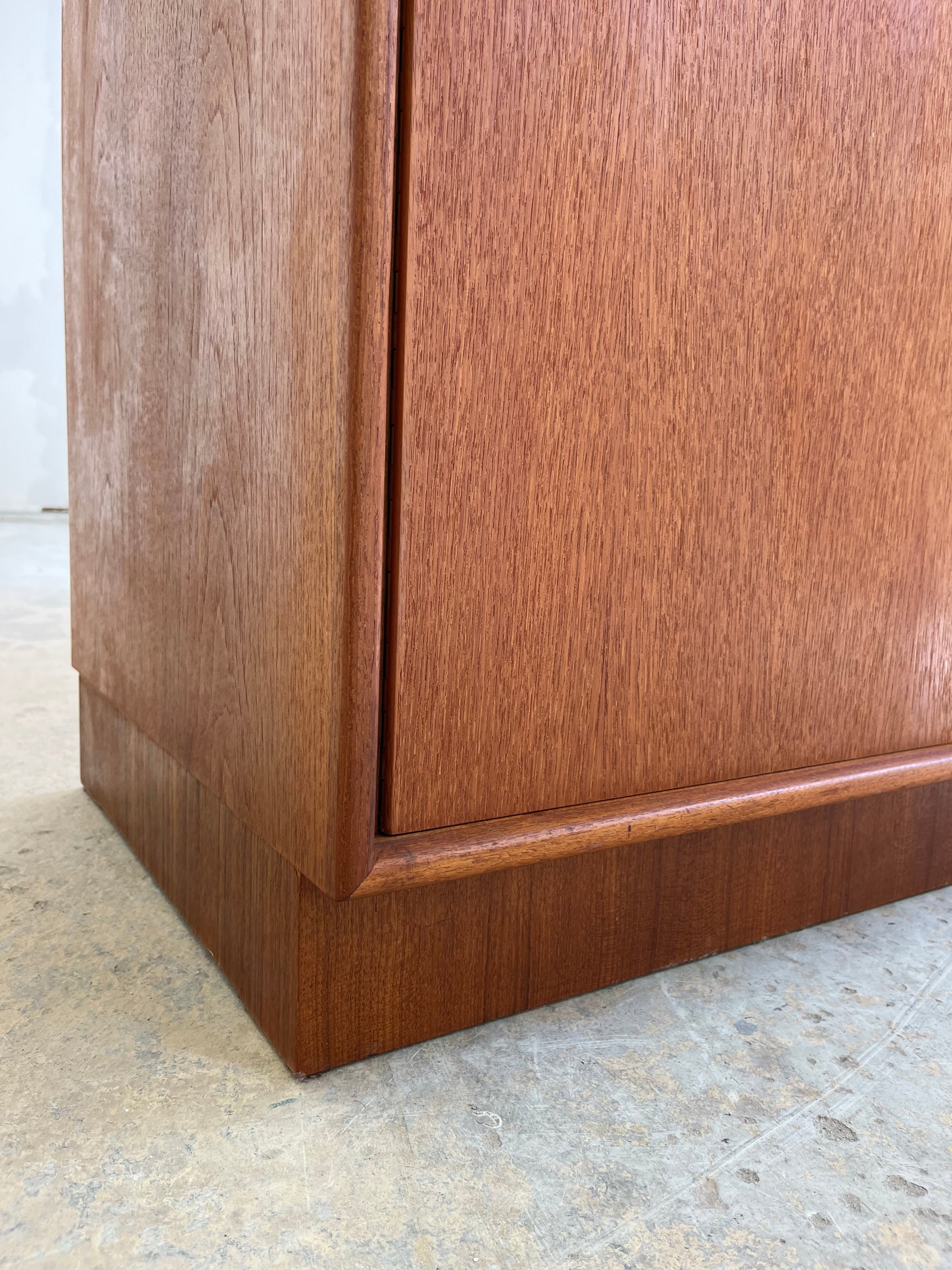 Großer Kleiderschrank Teak von rt Möbel
