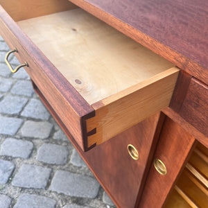 Schuhschrank Teak mit Messinggriffen aus Dänemark