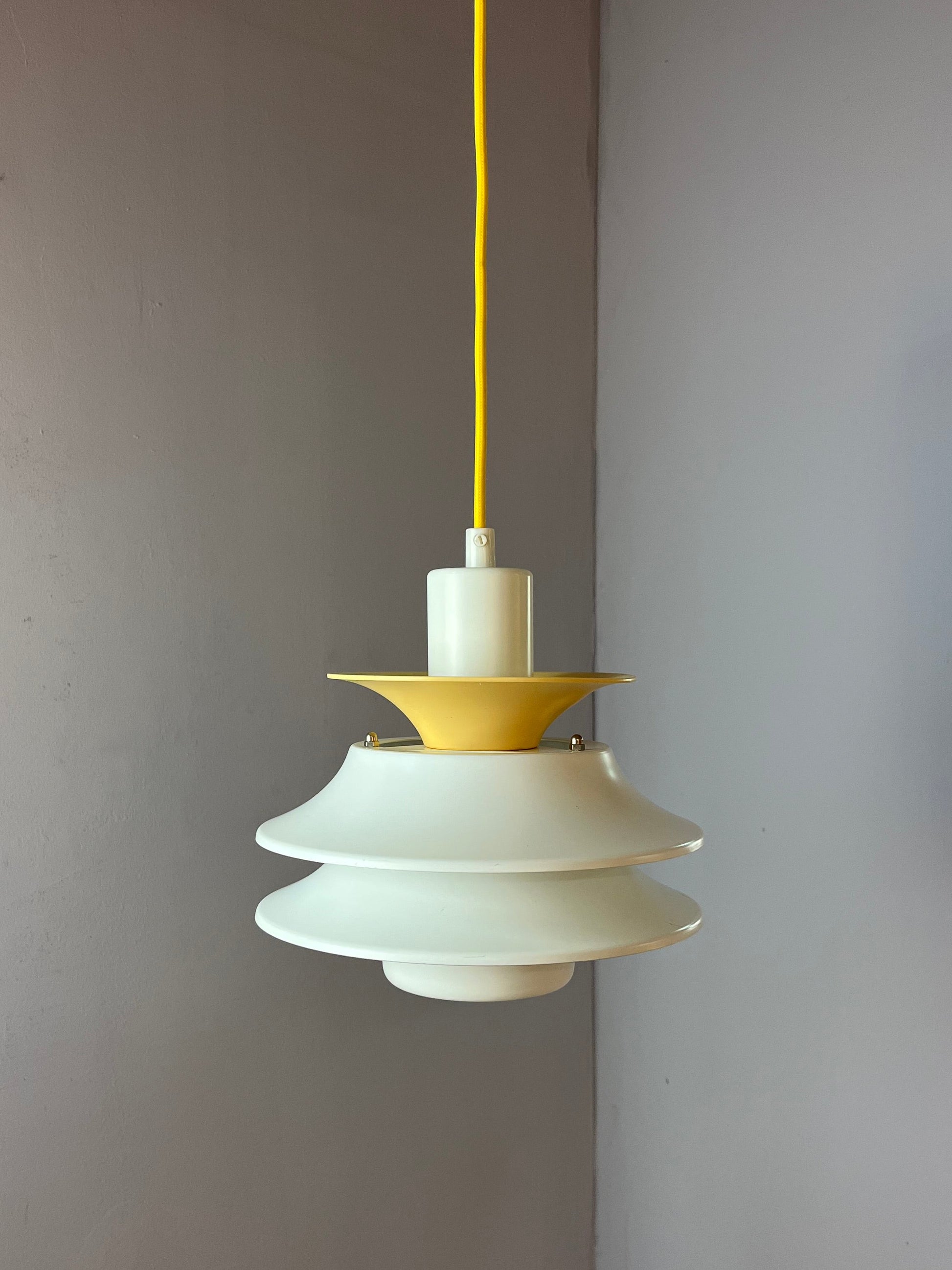 Lamellenlampe weiß gelb von Lyskær