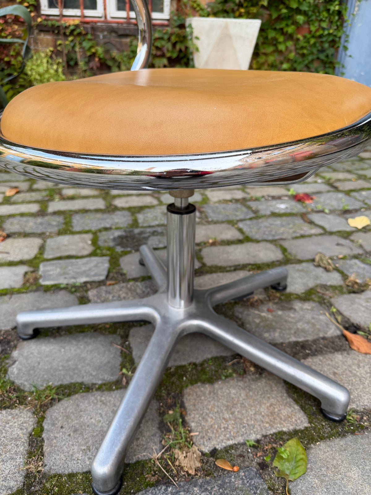 Drehstuhl Chrom Leder von Olymp