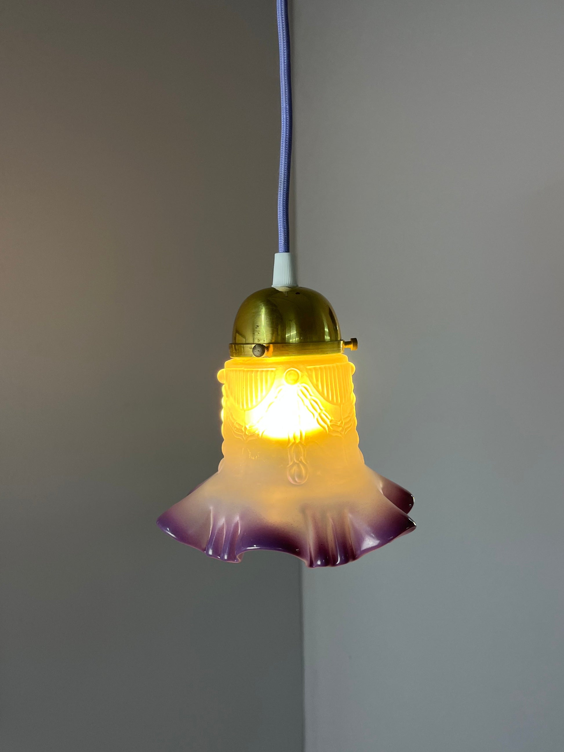 Hängelampe Blume lila Glas Messing