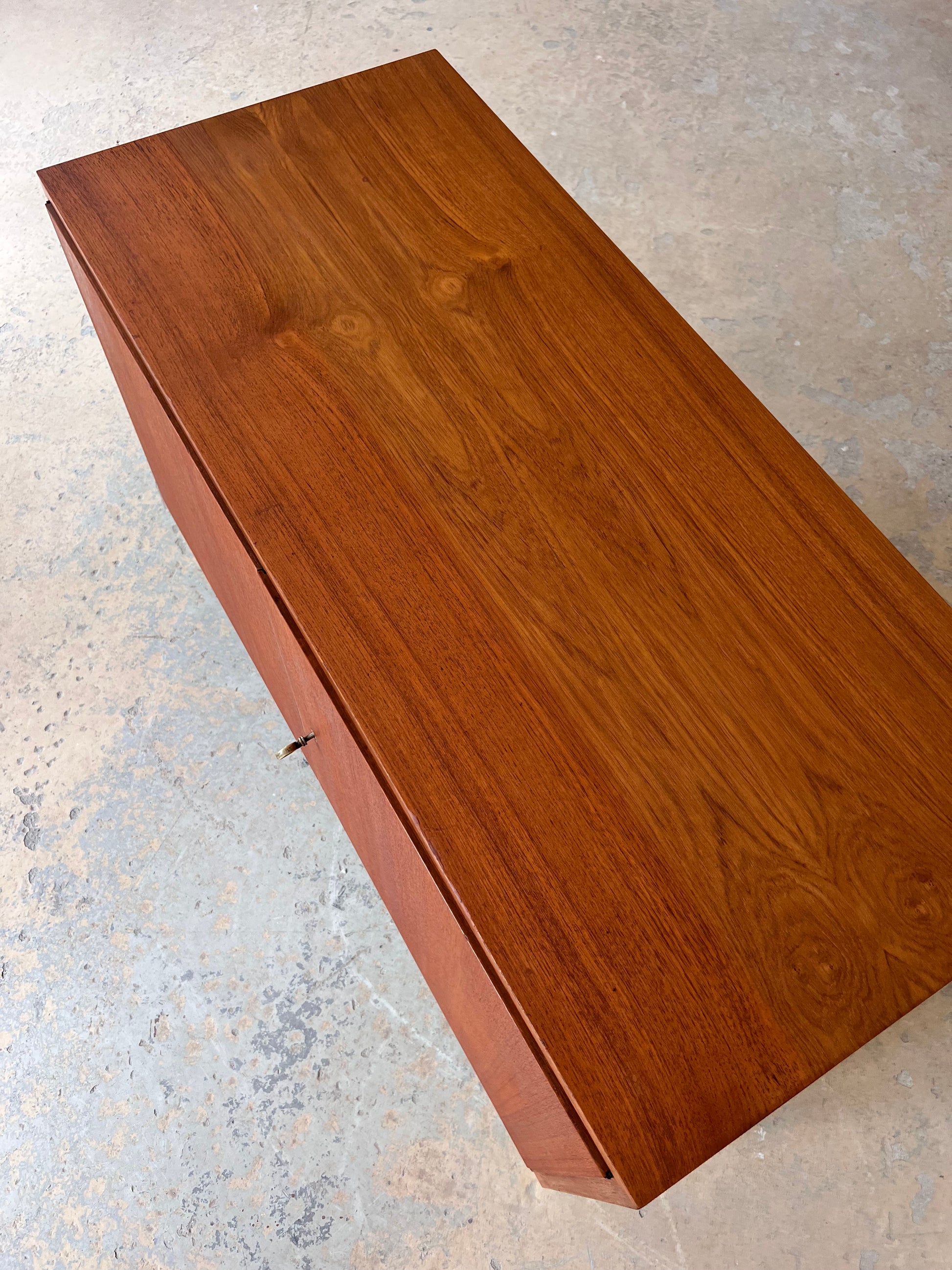 Kommode Teak mit Schranktüren & Schloss von IDEE Möbel